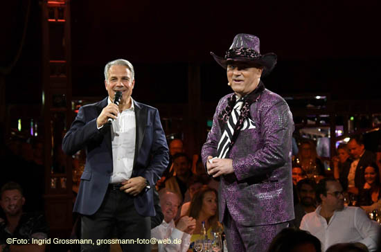 Moderator Karsten Speck und der mißmutige Magier Hieronymus (©Foto: Ingrid Grossmann)